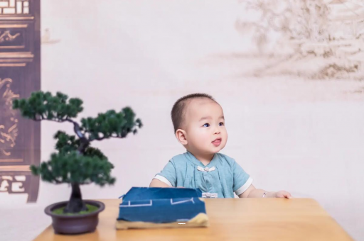 汉川五个月宝宝可以站吗